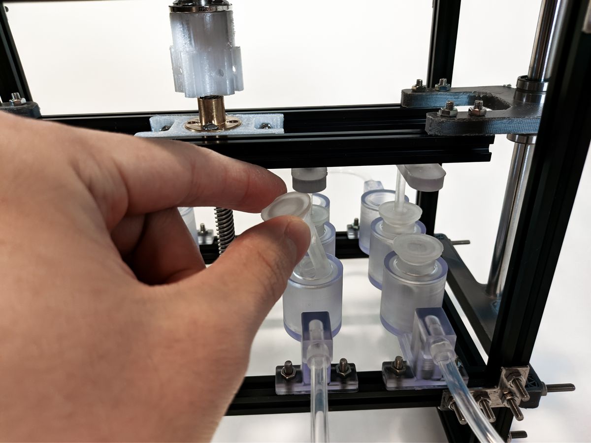 Inserting a scaffold well into the actuation platform