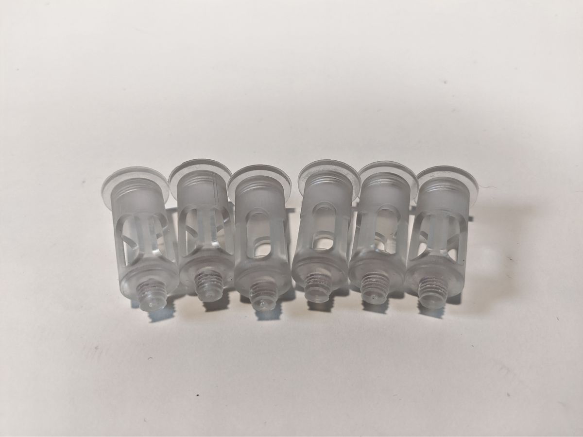 Six scaffold wells printed in biocompatible resin