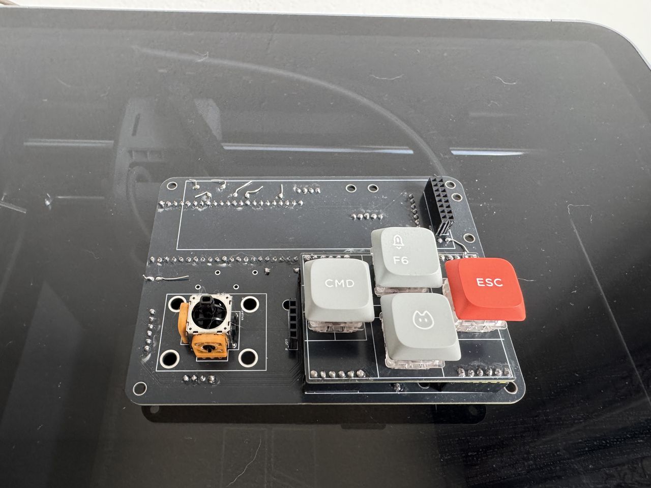 The control riser PCB fitted with hot-swap mechanical key sockets and keycaps